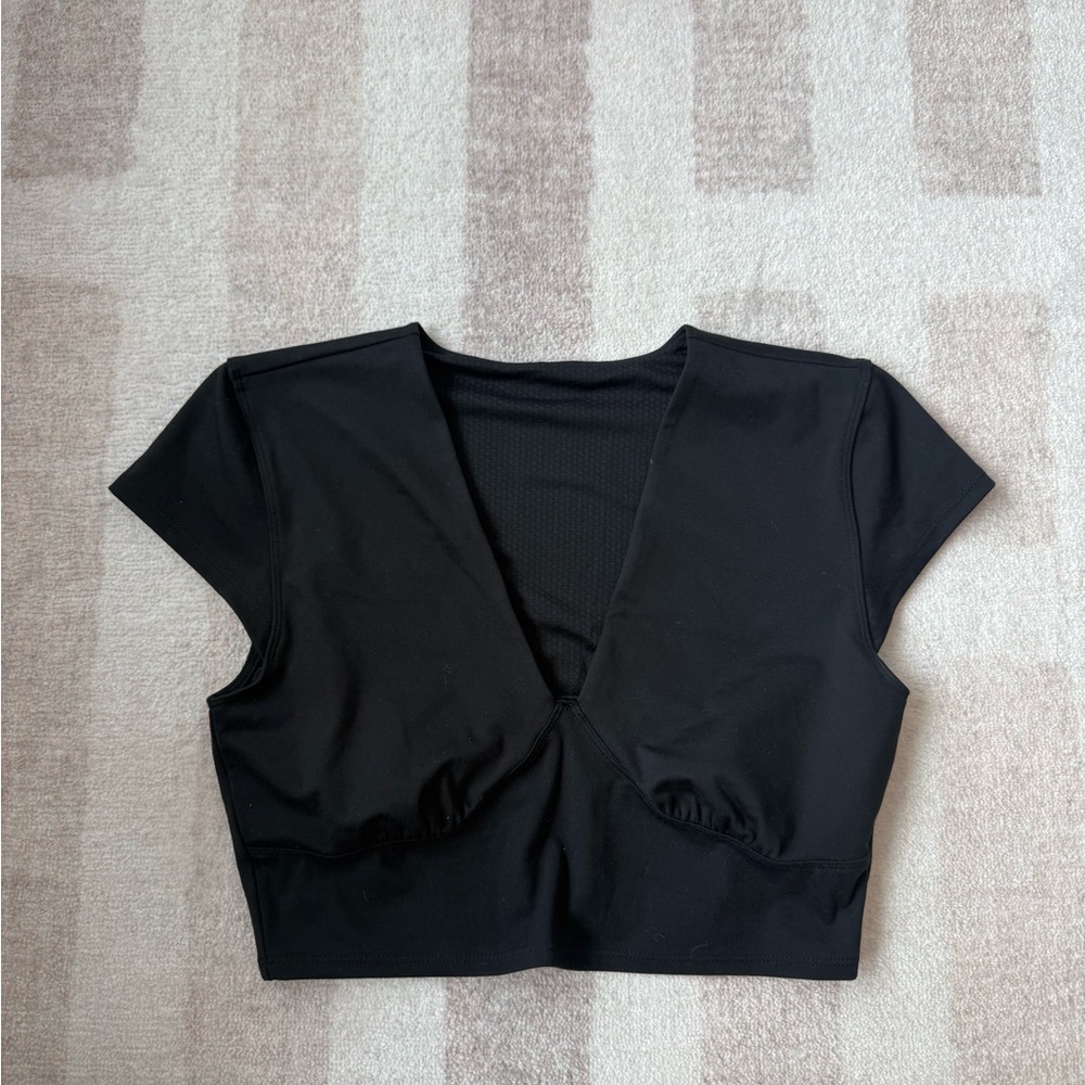 Black V-Neck Short Sleeve Crop Top - Women's Performance Tee